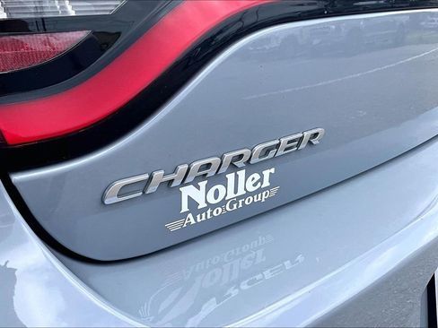 Used 2021 Dodge Charger SXT w/ Leather Interior Group RWD image 8
