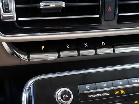 Used 2024 Lincoln Navigator Premiere AWD/4WD image 25