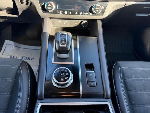 Used 2024 Mitsubishi Outlander SE image 17