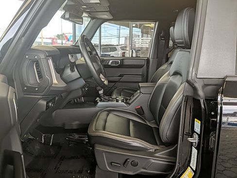 Used 2025 Ford Bronco Outer Banks image 11