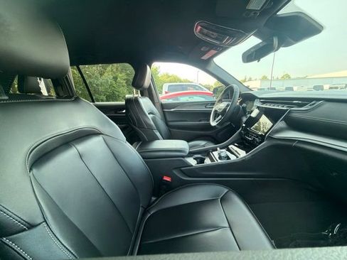 Used 2024 Jeep Grand Cherokee Limited w/ MOPAR Finishing Package AWD/4WD image 13