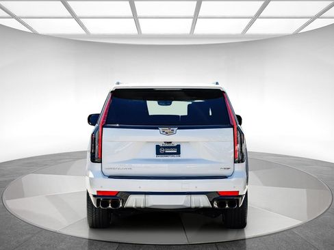 Used 2023 Cadillac Escalade ESV V w/ Heavy-Duty Trailer Package AWD/4WD image 4
