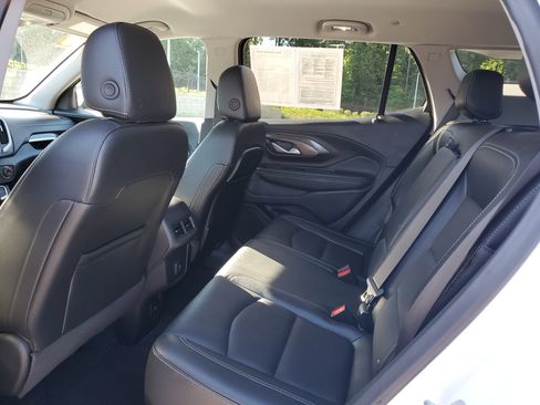 Used 2024 GMC Terrain SLT AWD/4WD image 14