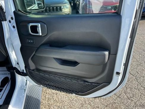 Used 2021 Jeep Wrangler Unlimited Sahara image 29