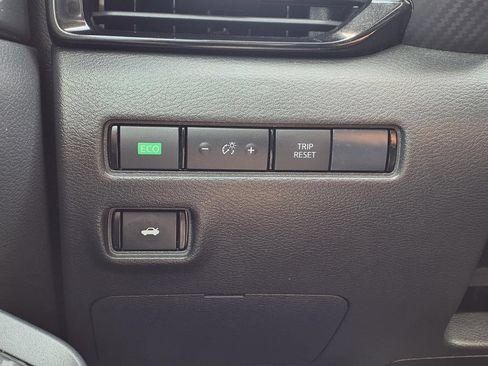 Used 2024 Nissan Sentra SV FWD image 17