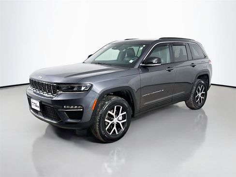 Used 2024 Jeep Grand Cherokee Limited image 4