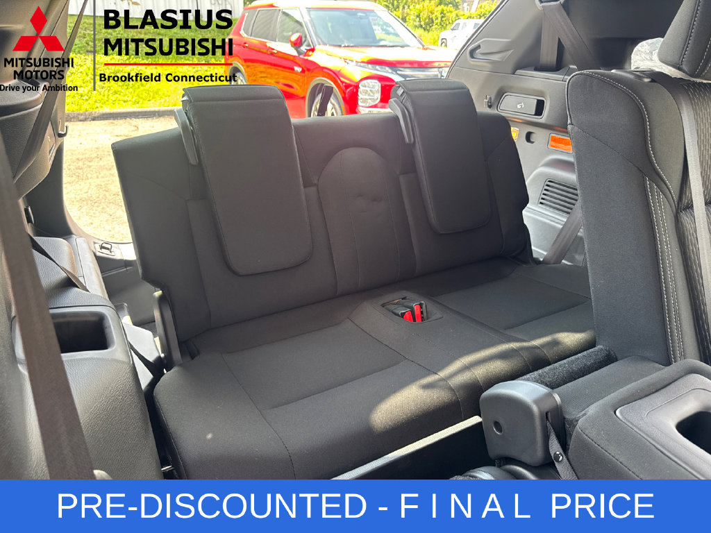 Used 2025 Mitsubishi Outlander ES AWD/4WD image 33