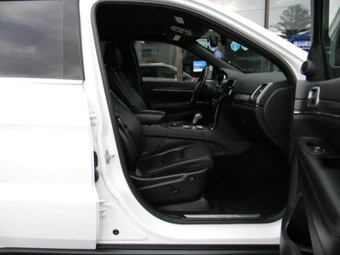 Used 2019 Jeep Grand Cherokee Limited AWD/4WD image 15