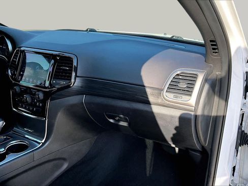 Used 2021 Jeep Grand Cherokee Laredo X RWD image 18