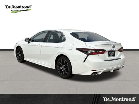 Used 2022 Toyota Camry SE image 7