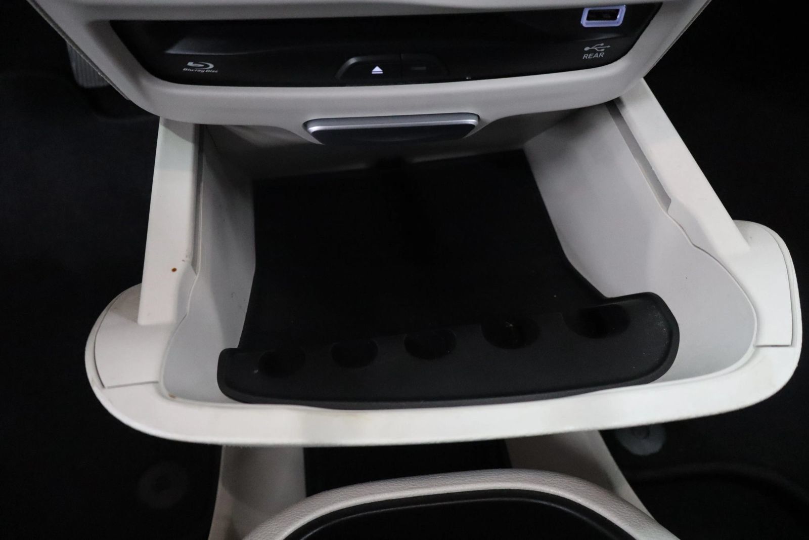Used 2017 Chrysler Pacifica Limited w/ UConnect Theater Package FWD image 38