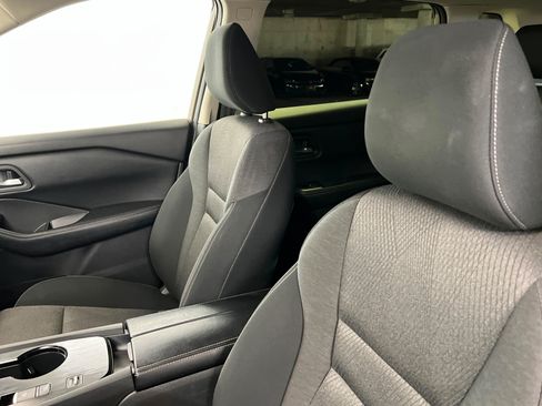Used 2024 Nissan Rogue SV FWD image 17