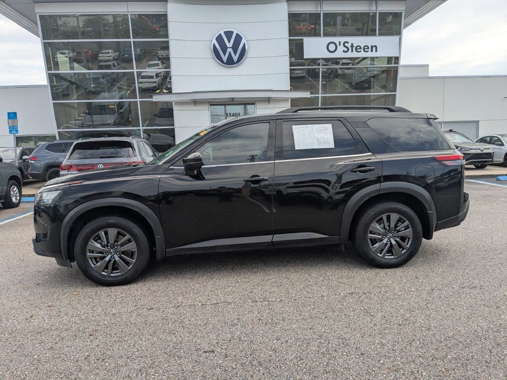 Used 2022 Nissan Pathfinder SV FWD image 3