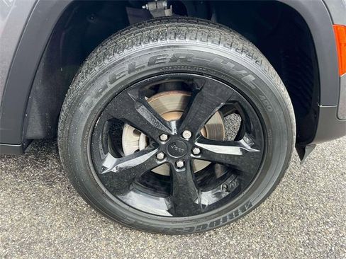 Certified 2023 Jeep Grand Cherokee Altitude image 8