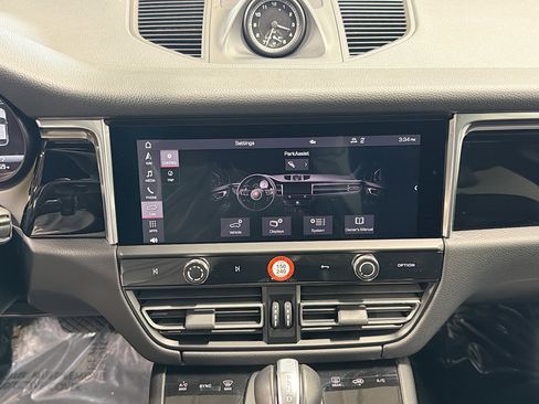 Used 2025 Porsche Macan image 29