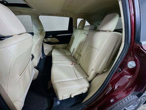 Used 2016 Toyota Highlander XLE image 30