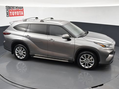 Used 2025 Toyota Highlander Limited AWD/4WD image 27
