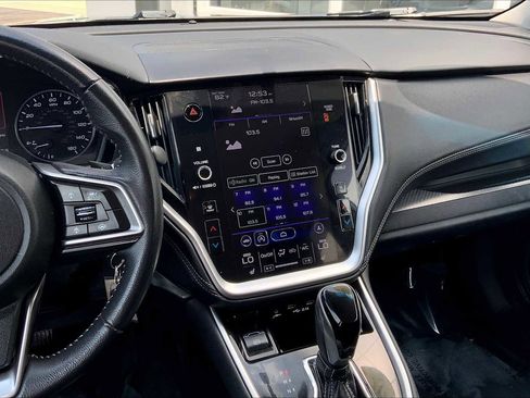 Used 2020 Subaru Outback Premium image 4