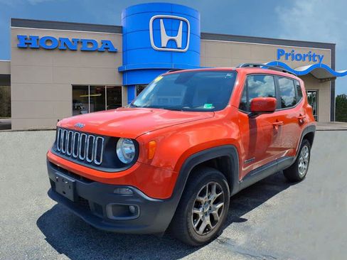Used 2017 Jeep Renegade Latitude w/ Cold Weather Group AWD/4WD image 1