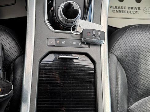 Used 2017 Jaguar F-PACE Premium image 28