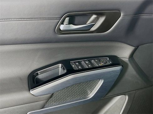 New 2025 Nissan Pathfinder SL image 18