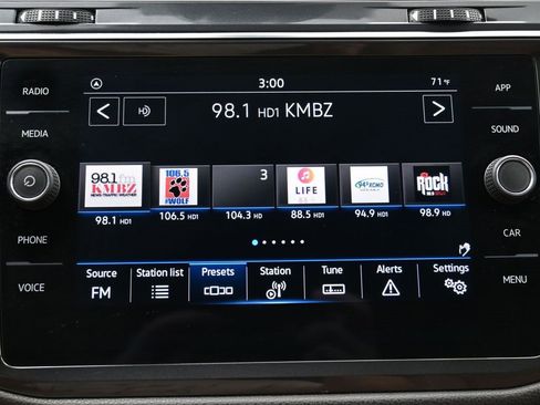 Used 2022 Volkswagen Tiguan SE image 20