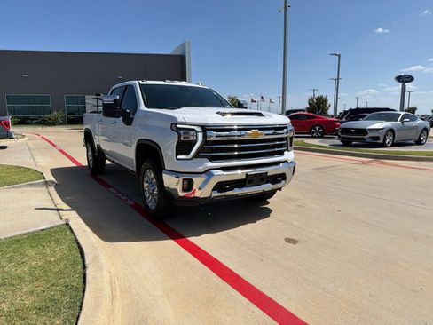 Used 2024 Chevrolet Silverado 2500 LTZ w/ LTZ Convenience Package AWD/4WD image 1
