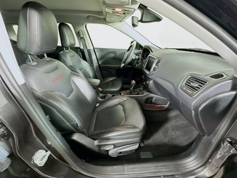 Used 2018 Jeep Compass Trailhawk w/ Leather Interior Group image 32