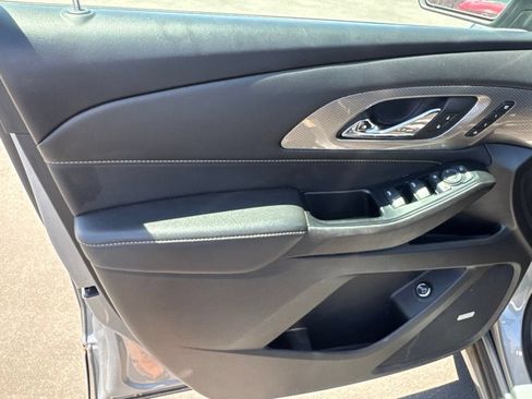 Used 2023 Chevrolet Traverse Premier AWD/4WD image 24