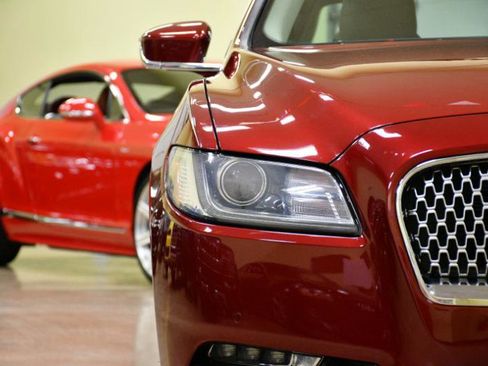 Used 2019 Lincoln Continental Select w/ Continental Climate Package image 6