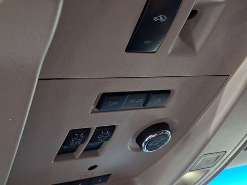 Used 2017 Cadillac Escalade Premium Luxury image 25