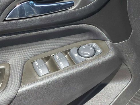 Used 2023 Chevrolet Equinox RS FWD image 23