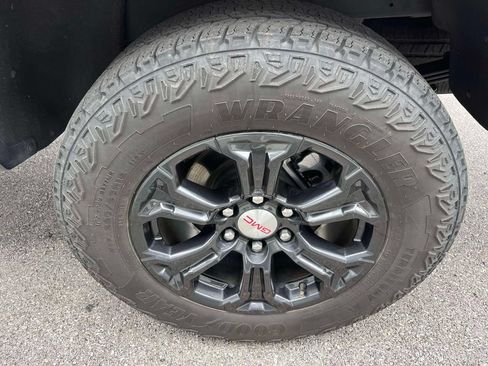 Used 2023 GMC Canyon Elevation w/ Convenience Package RWD image 12