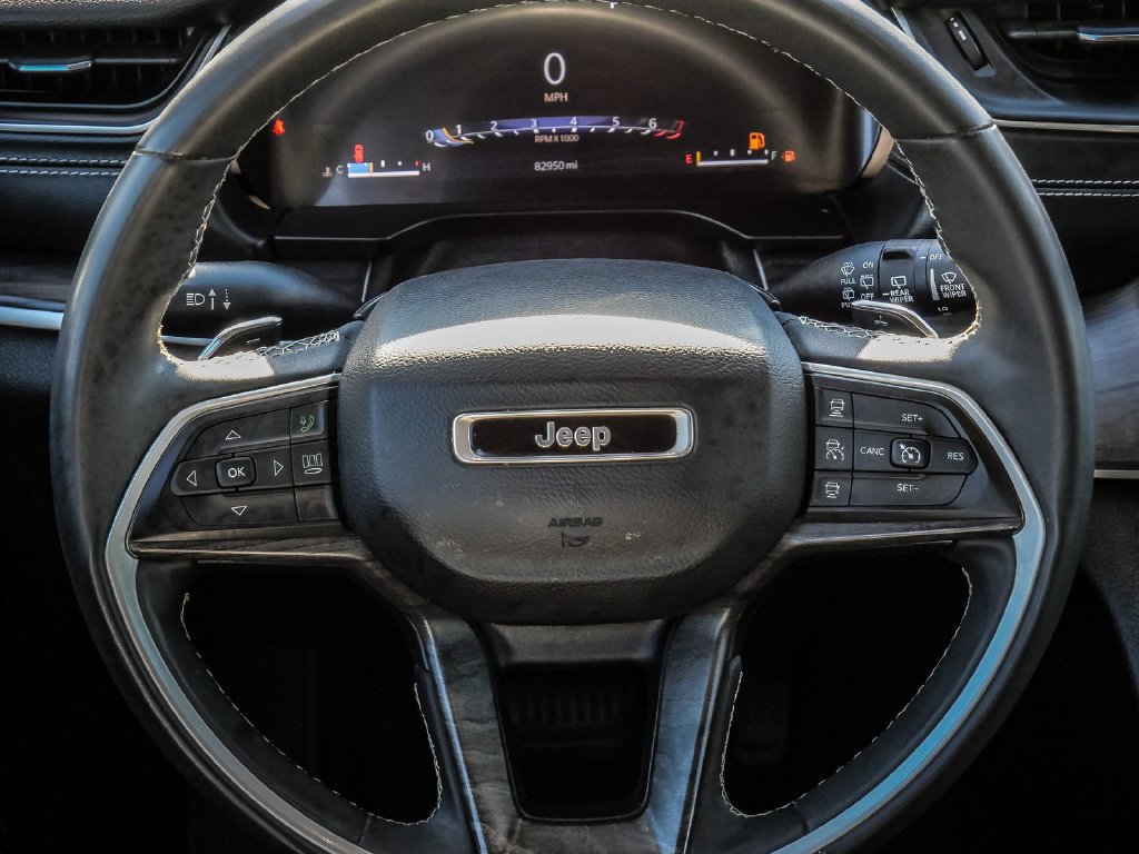 Used 2023 Jeep Grand Cherokee L Limited AWD/4WD image 31