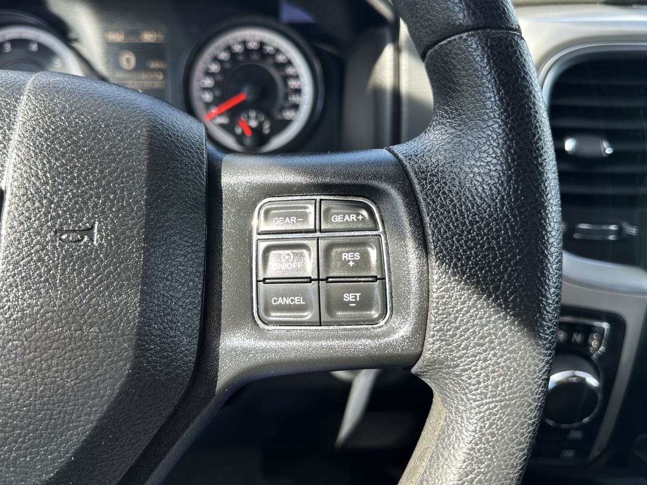 Used 2018 RAM 1500 SLT AWD/4WD image 49