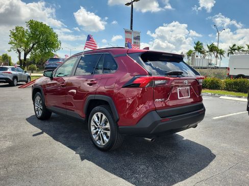 Used 2021 Toyota RAV4 XLE Premium FWD image 9