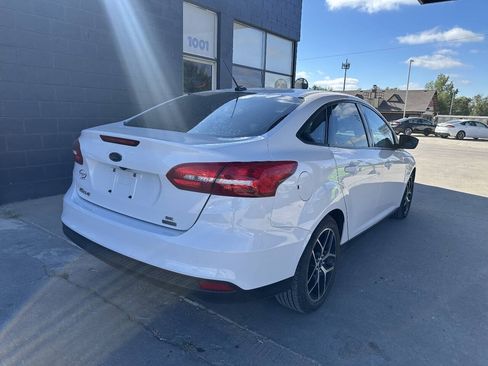 Used 2018 Ford Focus SE w/ SE Appearance Package FWD image 8