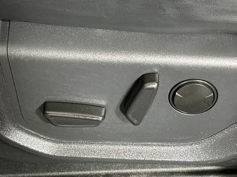 Used 2024 Ford Expedition Max XLT image 13