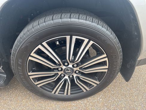 Certified 2024 Lexus LX 600 4WD w/ Appearance Package image 11