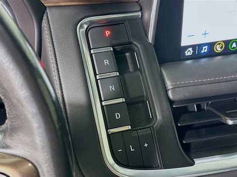 Used 2021 Chevrolet Suburban High Country image 17