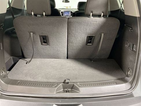 Certified 2023 GMC Acadia SLE w/ Driver Convenience Package image 23