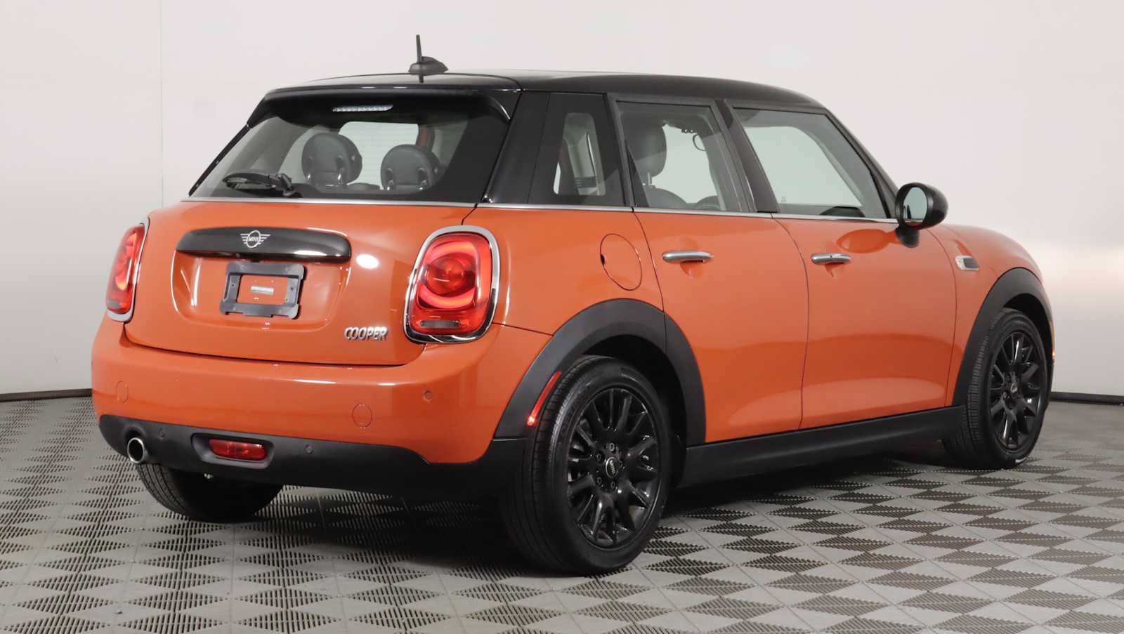 Used 2019 MINI Cooper 4-Door Hardtop FWD image 7