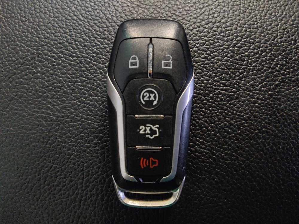 Used 2016 Ford Explorer XLT w/ Equipment Group 202A AWD/4WD image 32