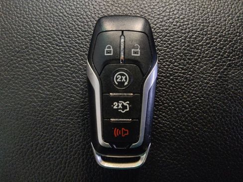 Used 2016 Ford Explorer XLT w/ Equipment Group 202A AWD/4WD image 32