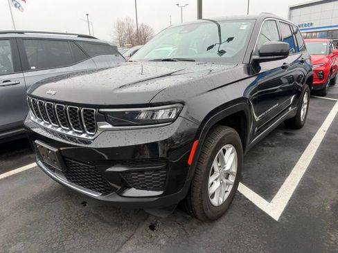 Used 2024 Jeep Grand Cherokee Laredo X image 1