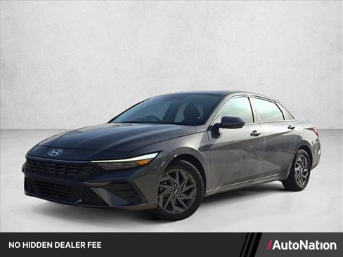 Used 2024 Hyundai Elantra SEL FWD image 1