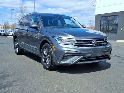 Used 2023 Volkswagen Tiguan SE w/ Panoramic Sunroof Package