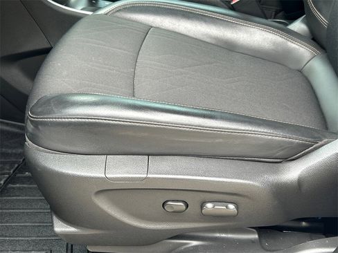 Used 2022 Chevrolet Trax LT w/ Redline Edition image 10