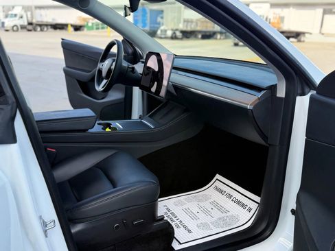 Used 2021 Tesla Model Y 2WD image 22