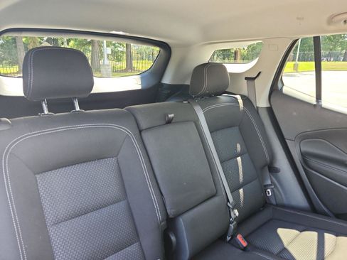 Used 2024 GMC Terrain SLE w/ Elevation Edition FWD image 8
